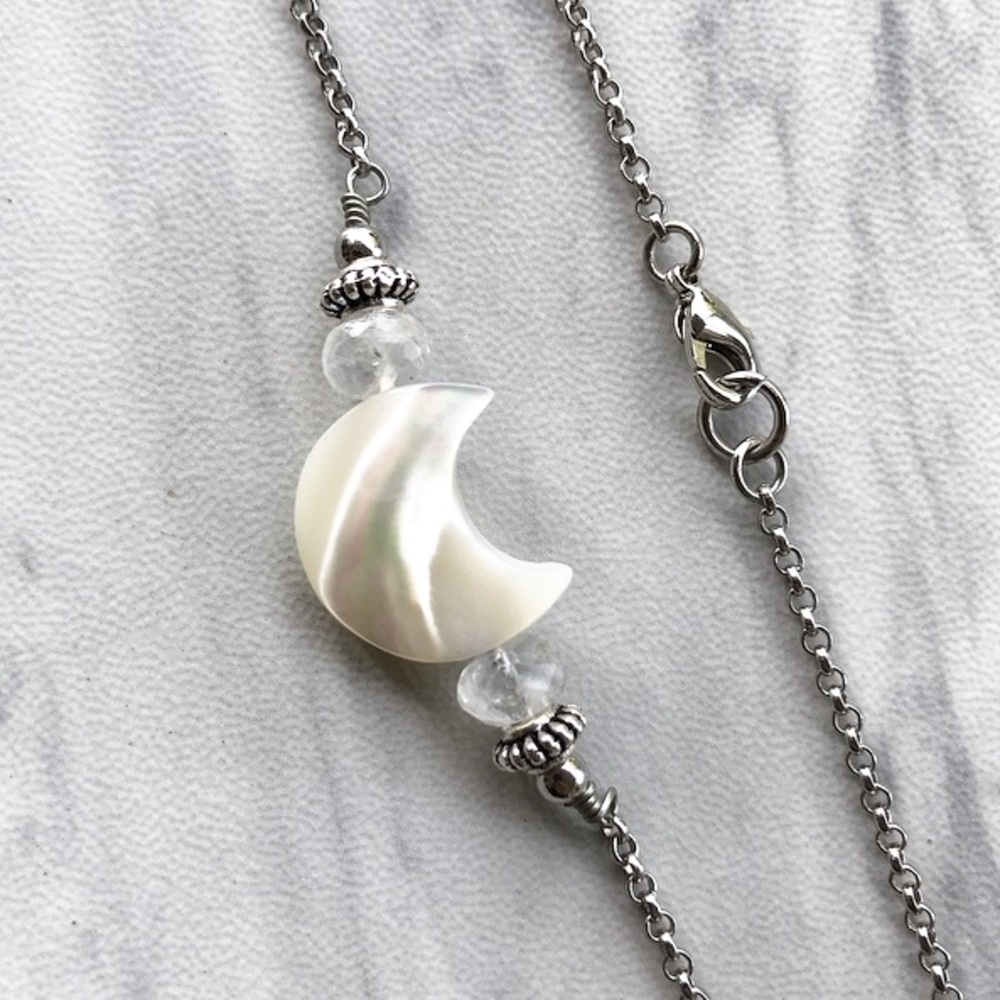 Genuine moonstone & mother of pearl moon choker - Picture 4 of 12